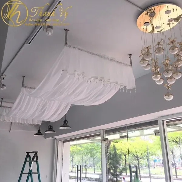 Rèm vải voan trang trí trần spa Rèm vải voan trang trí rem trang tri tran nha spa 1