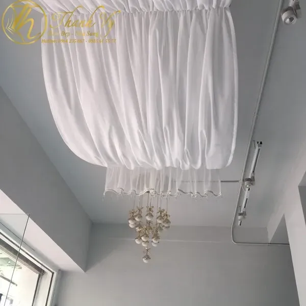 Rèm vải voan trang trí trần spa Rèm vải voan trang trí rem trang tri tran nha spa 2