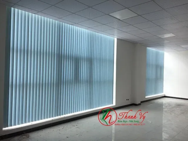 Vì sao nên chọn rèm cửa lá dọc cho căn nhà của bạn? rèm cửa lá dọc rem cua la doc dep mau xanh 2