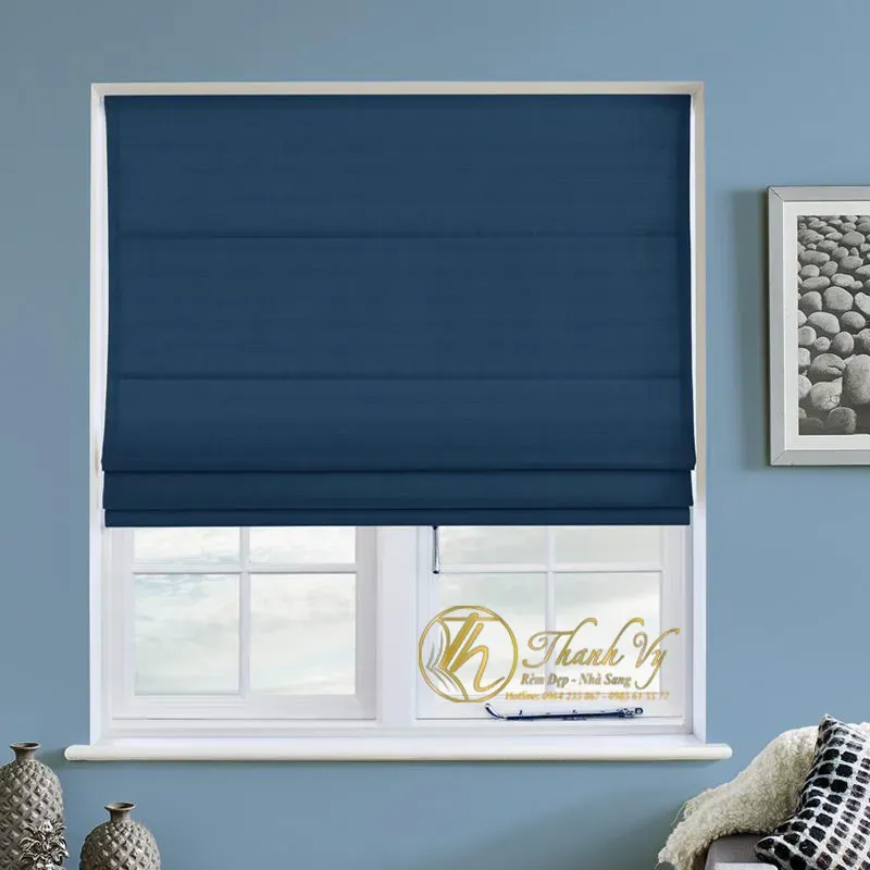 Top 5 mẫu rèm cửa phòng khách đẹp – Bạn sẽ thốt lên lời khen mẫu rèm cửa phòng khách rem roman mau xanh duong