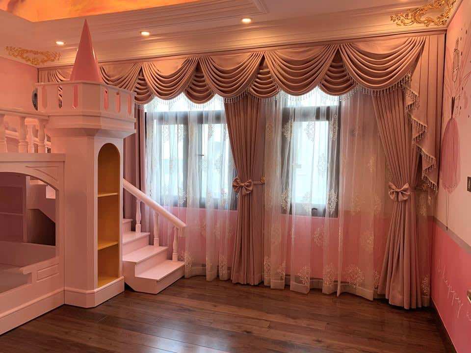 Mẫu màn rèm cửa màu hồng may kiểu hoàng gia cổ điển