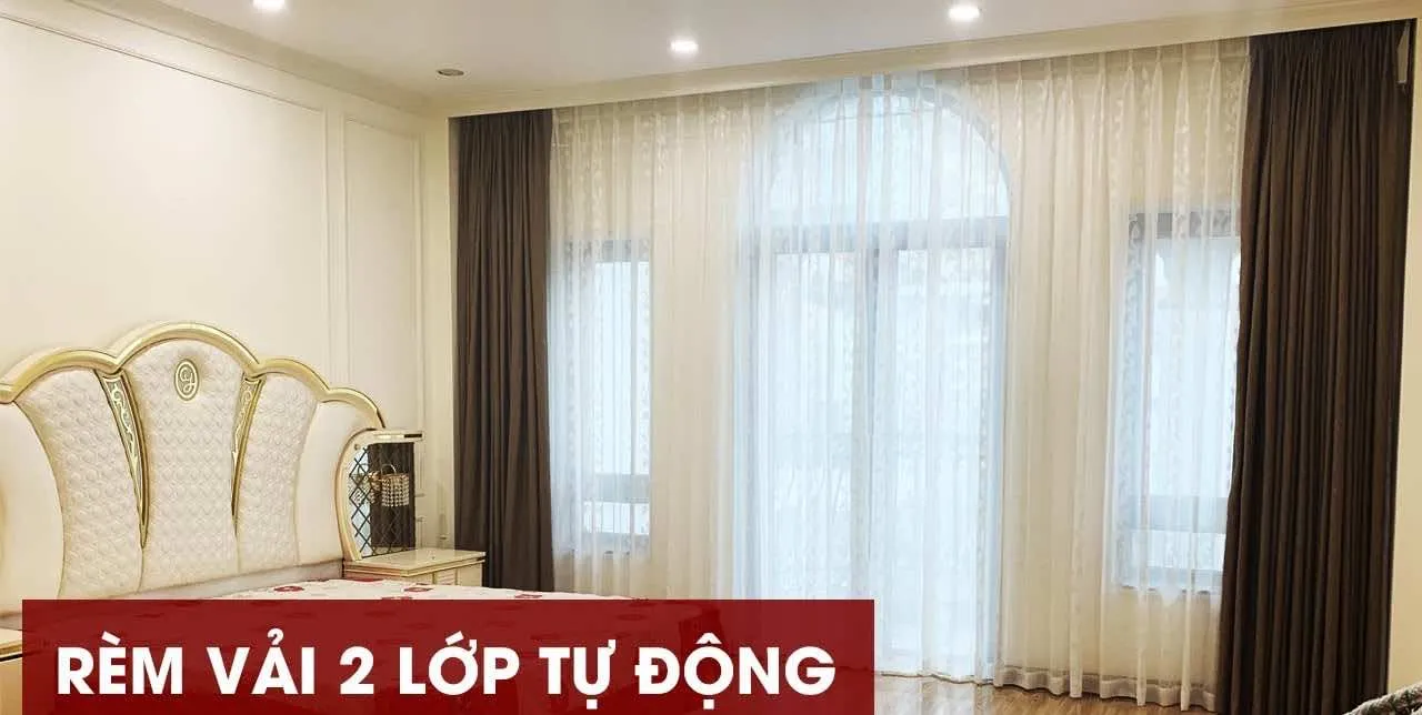 Rèm cửa bằng vải hai lớp lắp đặt sát trần nhà